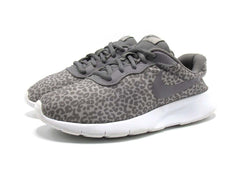 Nike Tanjun