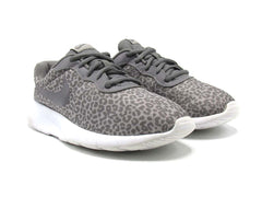 Nike Tanjun
