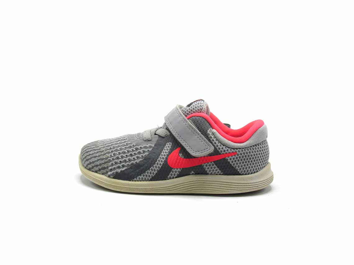 Nike Revolution 4