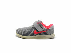 Nike Revolution 4