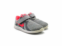 Nike Revolution 4