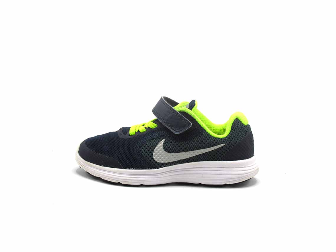Nike Revolution 3
