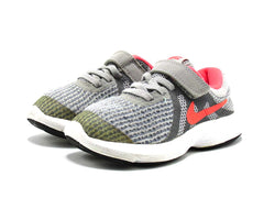 Nike Revolution 4