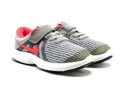 Nike Revolution 4