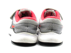 Nike Revolution 4
