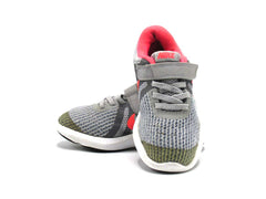 Nike Revolution 4