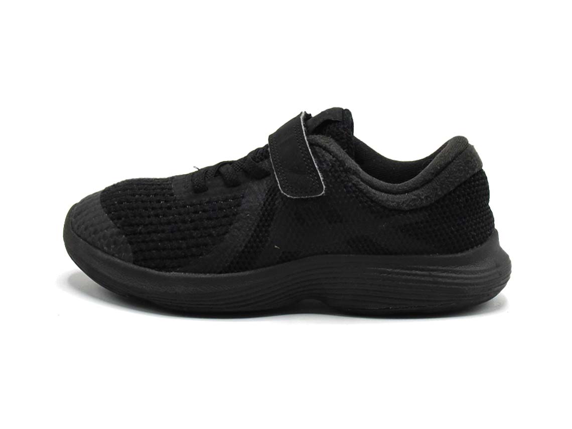 Nike Revolution 4