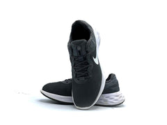 Nike Revolution 6
