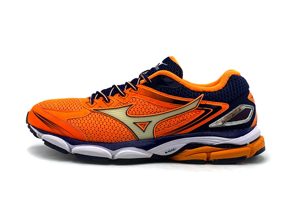Mizuno Wave Ultima 8