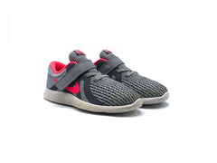 Nike Revolution 4