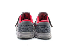 Nike Revolution 4