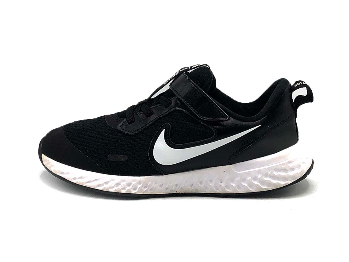 Nike Revolution 5