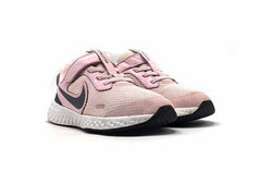 Nike Revolution 5