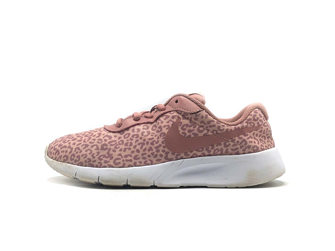 Nike Tanjun