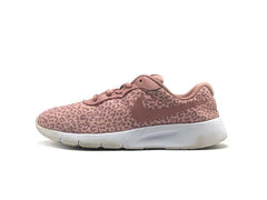Nike Tanjun