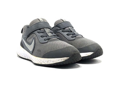 Nike Revolution 5