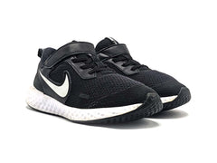 Nike Revolution 5