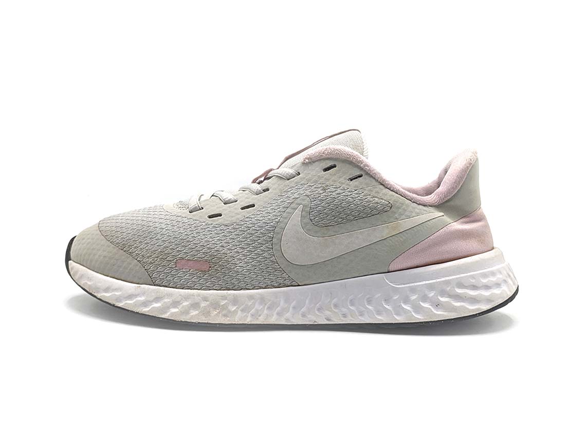 Nike Revolution 5