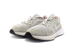 Nike Revolution 5