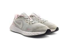 Nike Revolution 5