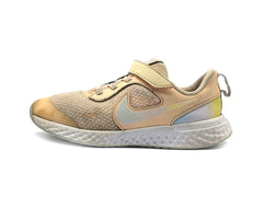 Nike Revolution 5 SE