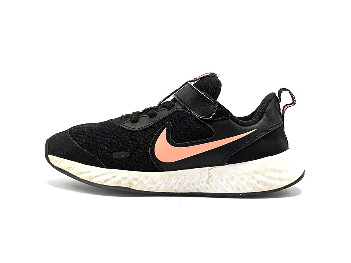 Nike Revolution 5