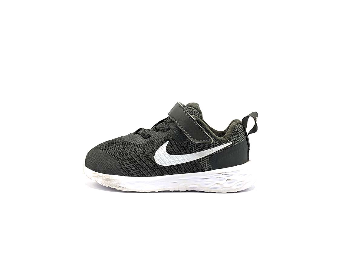 Nike Revolution 6
