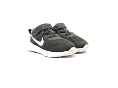 Nike Revolution 6