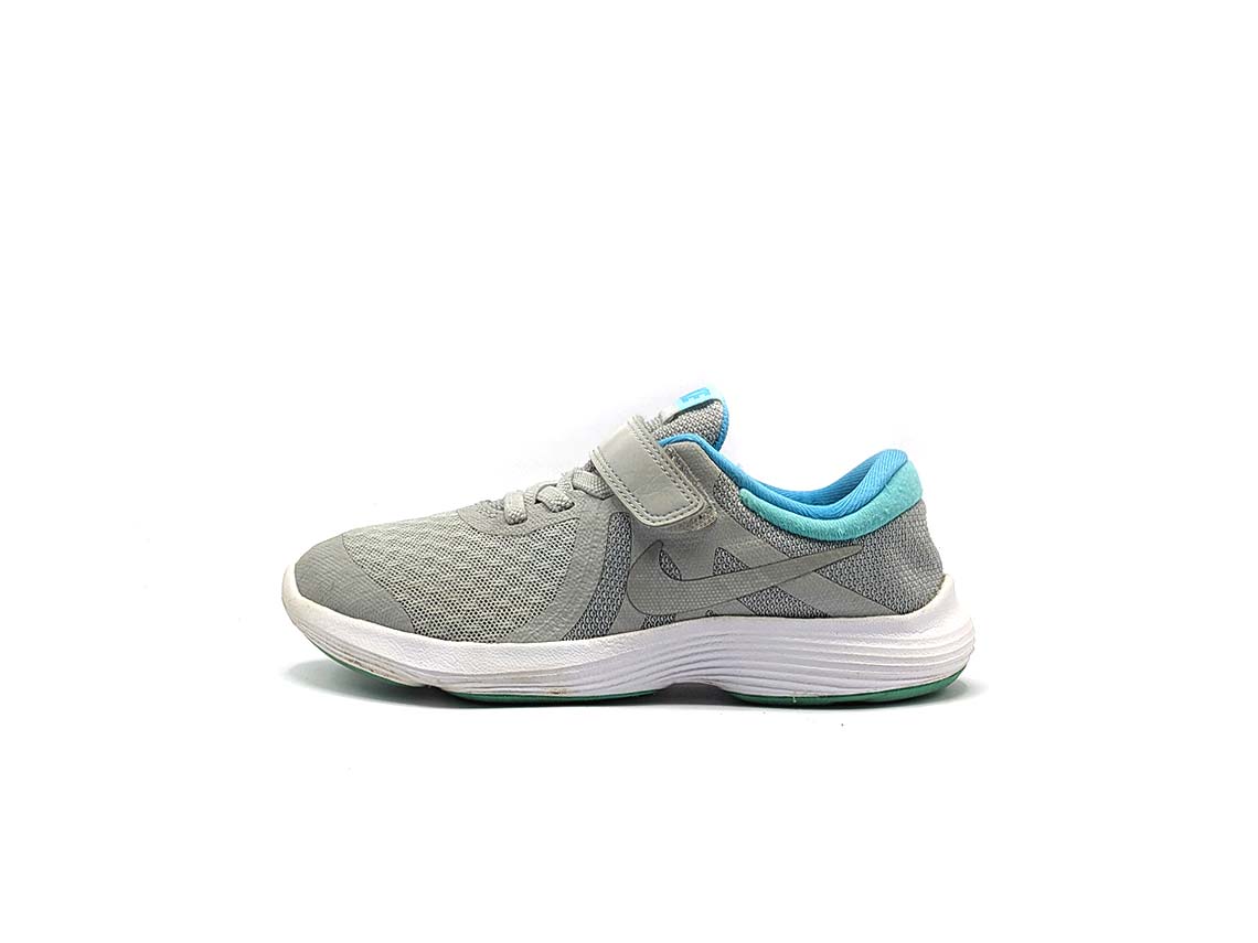 Nike Revolution 4