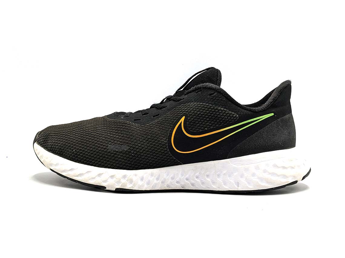 Nike Revolution 5