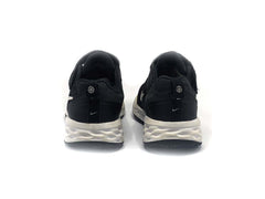 Nike Revolution 6