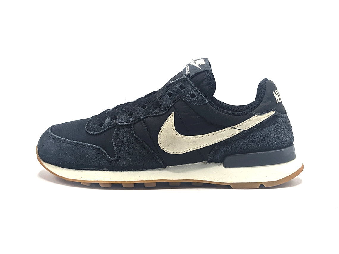 Nike Internationalist