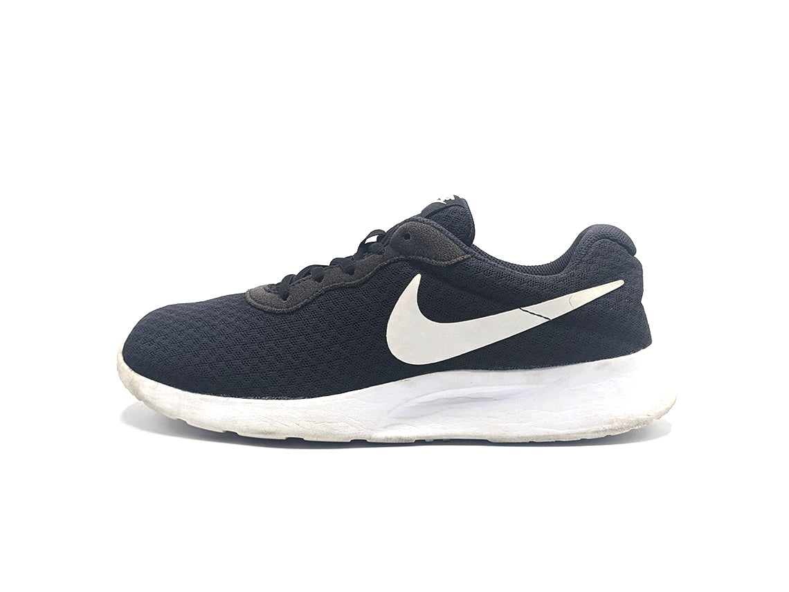 Nike Tanjun