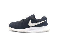 Nike Tanjun