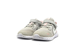 Nike Revolution 5