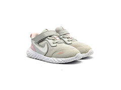 Nike Revolution 5