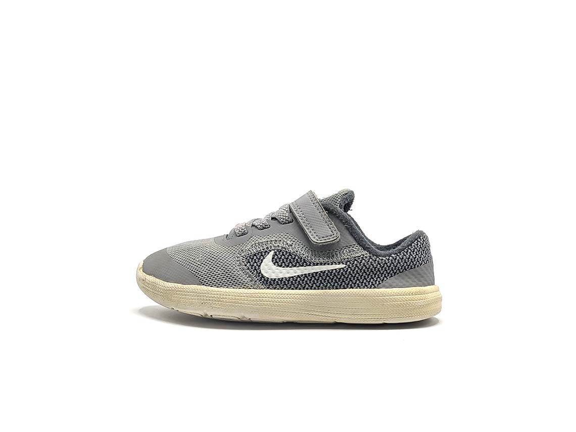 Nike Revolution 3