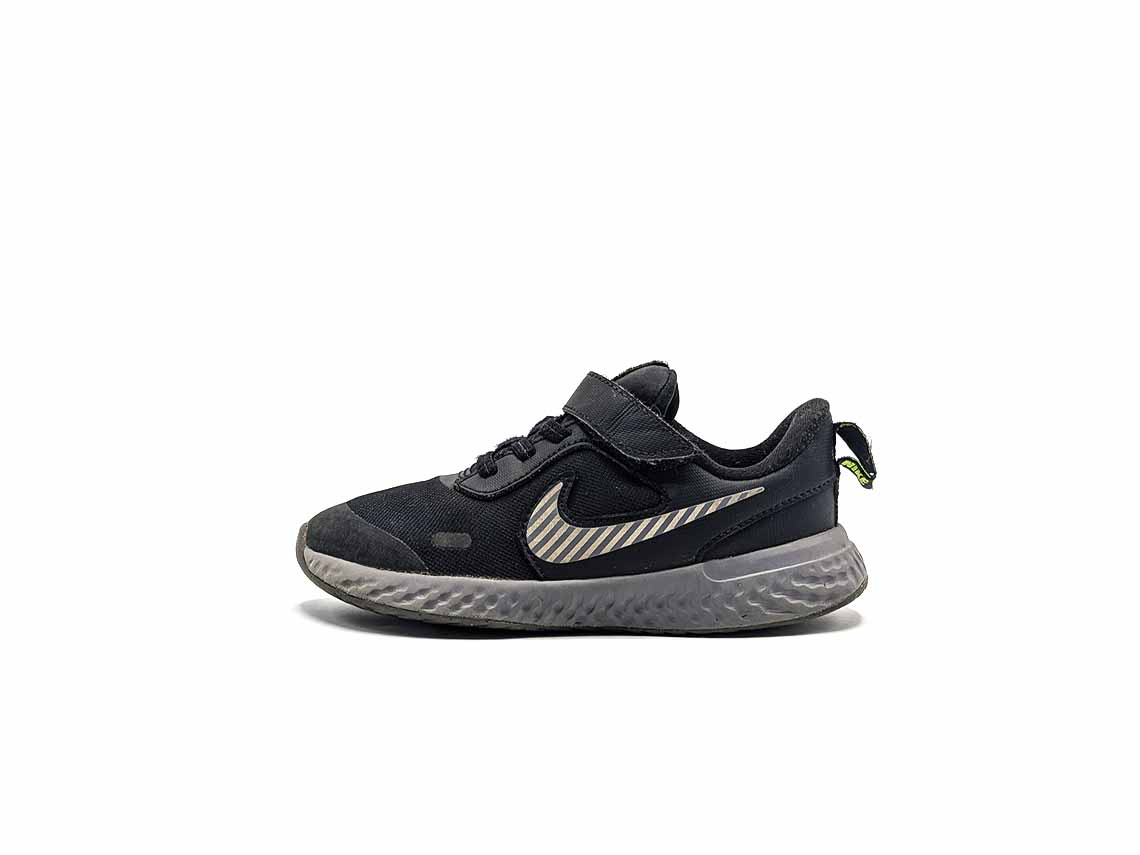 Nike Revolution 5