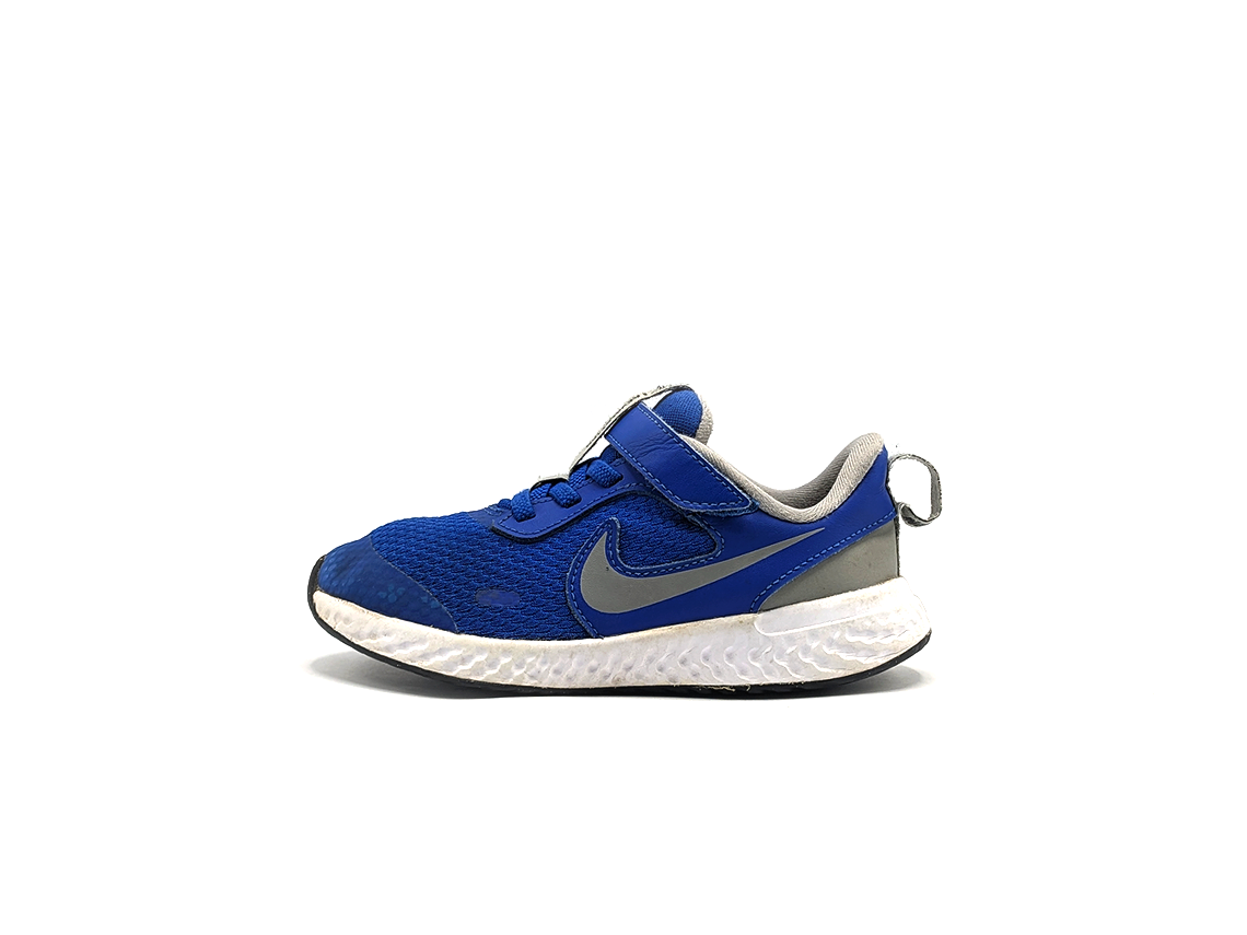 Nike Revolution 5