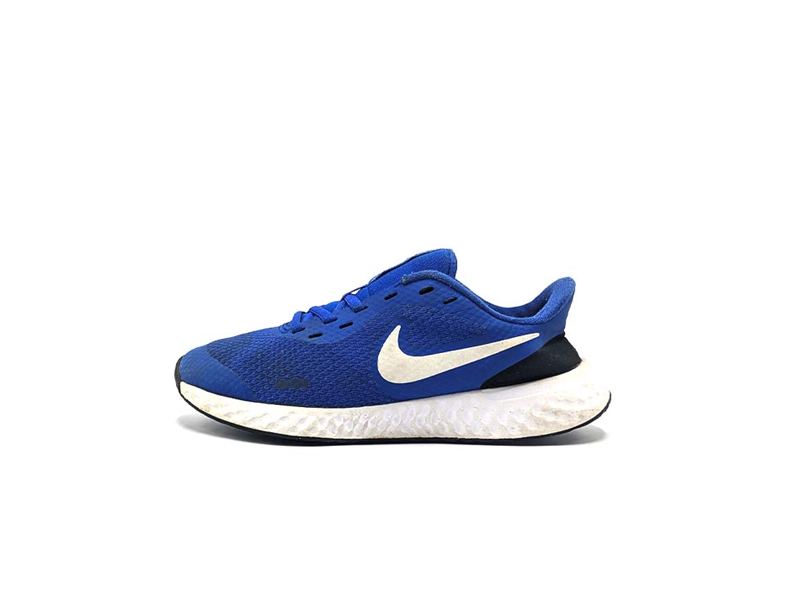 Nike Revolution 5
