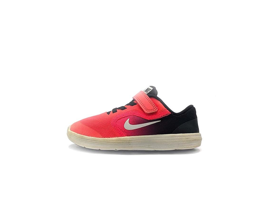 Nike Revolution 3