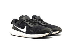 Nike Revolution 5