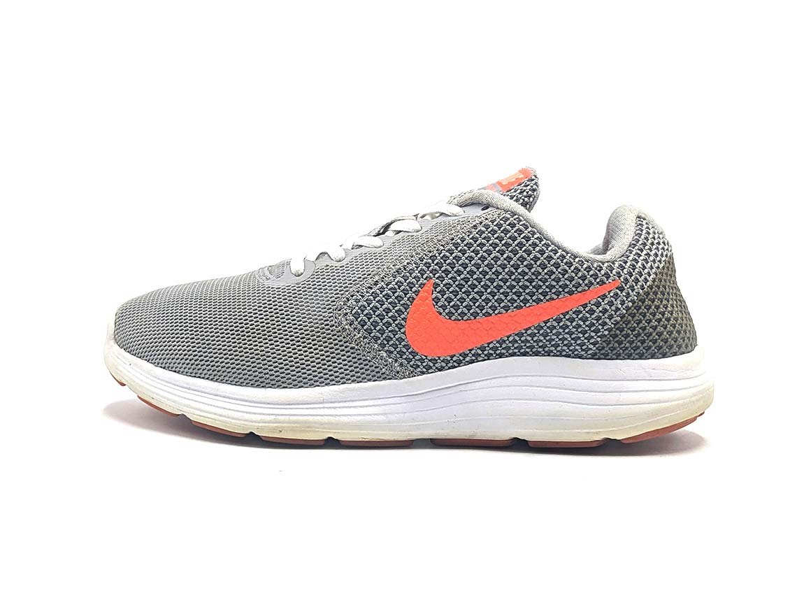 Nike Revolution 3