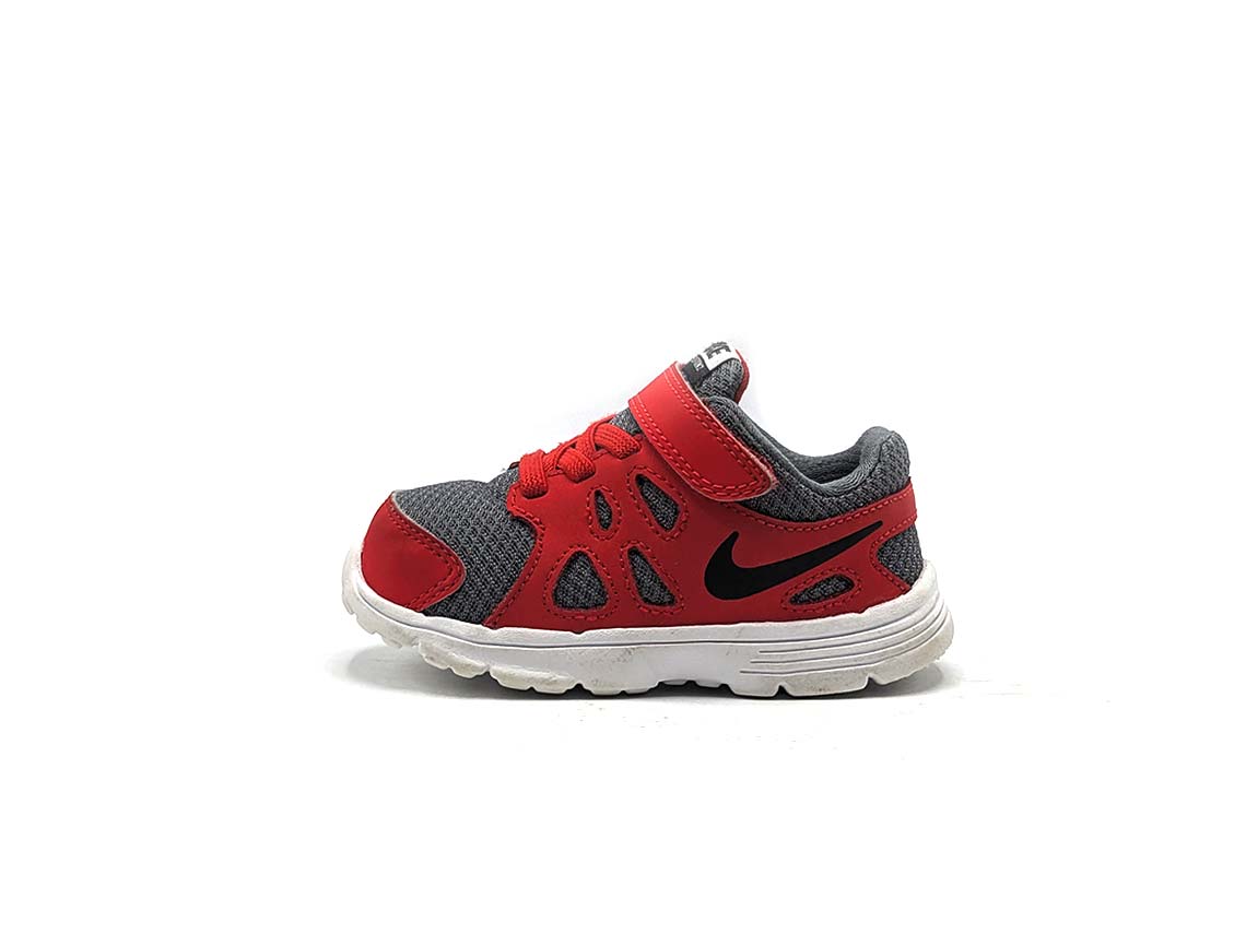 Nike Revolution 2
