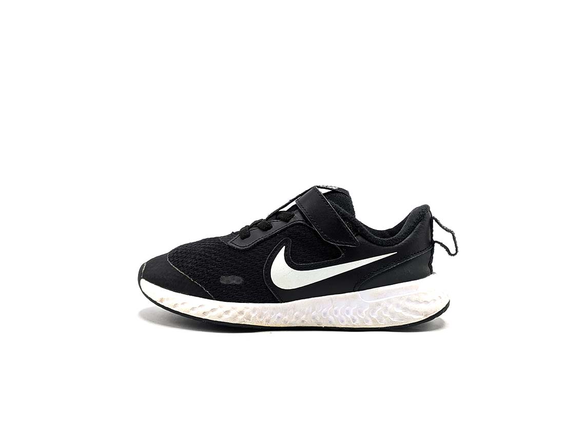 Nike Revolution 5