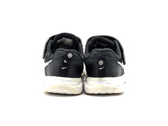 Nike Revolution 6