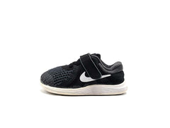Nike Revolution 4