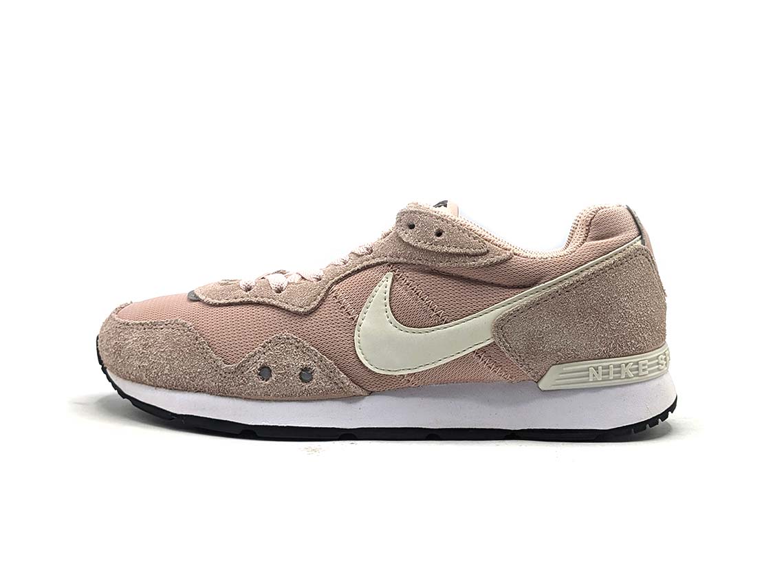 Nike Venture Runner