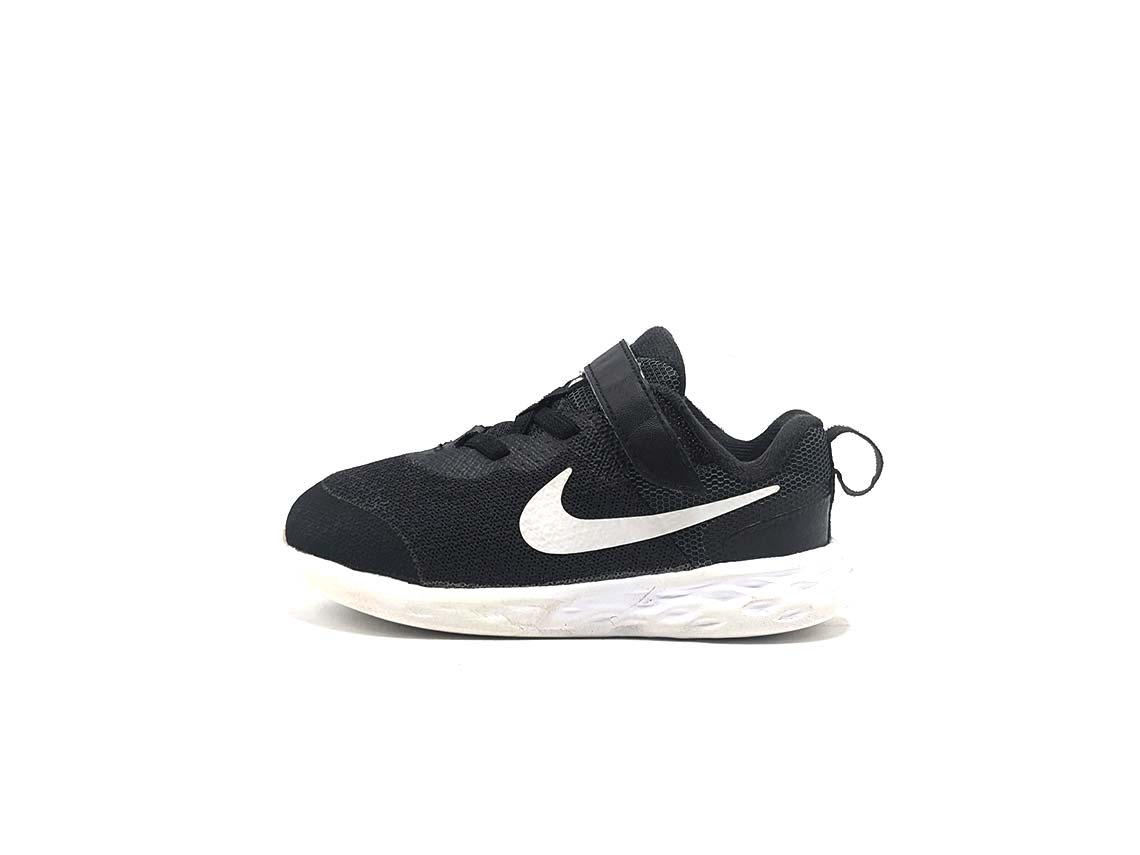 Nike Revolution 6