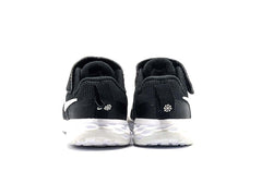 Nike Revolution 6